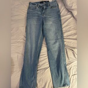 Hollister jeans (ultra high rise mom jeans)